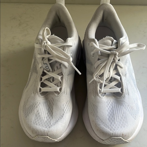 Asics White Novablast 5 tennis shoes running - Picture 1 of 7